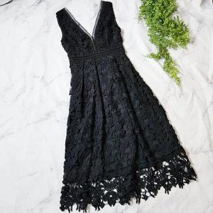 Romeo & Juliet Couture 3D Lace V-Neck Midi Dress